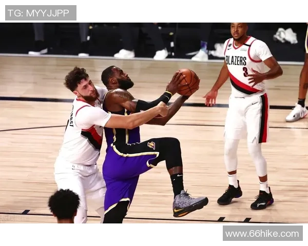 湖人对阵开拓者季后赛首场精彩回放分析与精彩瞬间回顾